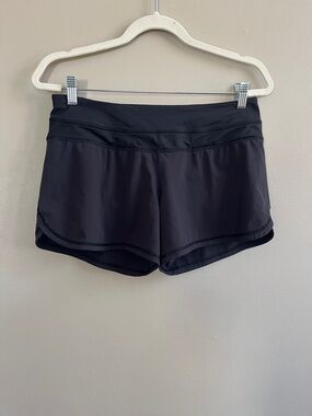 Lululemon Groovy Run 4” Black Shorts size 6